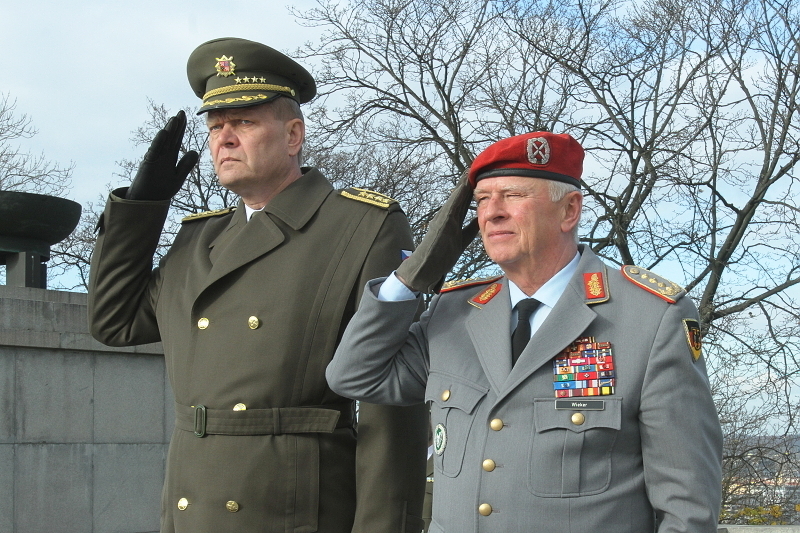 Armádní generál Josef Bečvář a náčelník Generální inspektor Bundeswehru generál Volker Wieker na Vítkově
