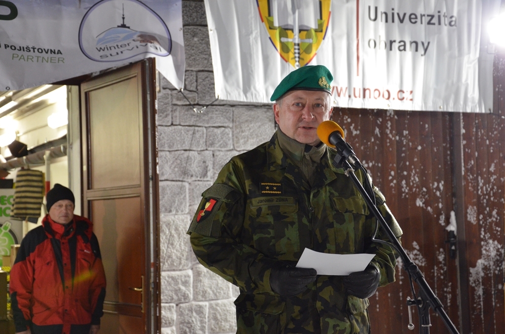 Generálmajor Jaromír Zůna zahajuje armádní mistrovství