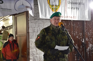 Generálmajor Jaromír Zůna zahajuje armádní mistrovství