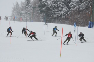 Paralelní slalom na sjezdovce Kazmarka v Karlově