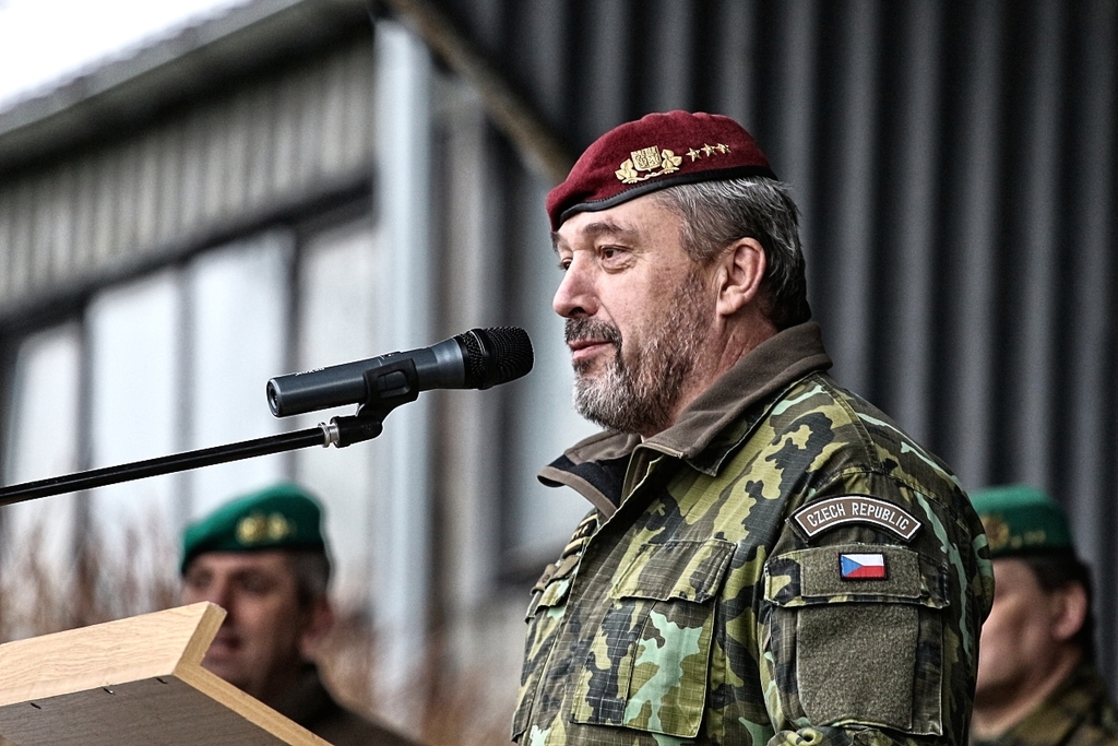Generálporučík Opata ve svém proslovu ocenil činnost odcházejícího velitele