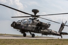 Přílet amerického AH-64 Apache