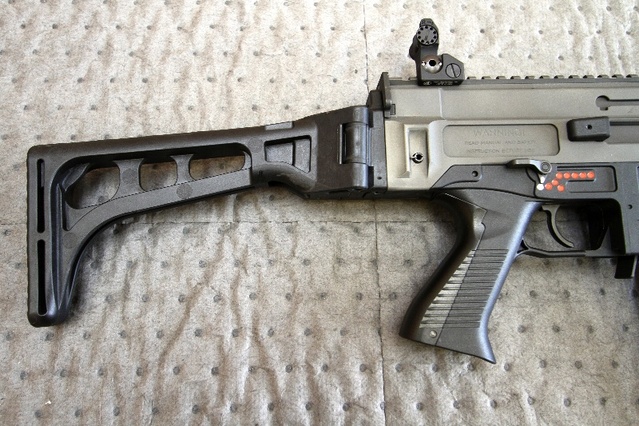 Sklopná ramenní opěra