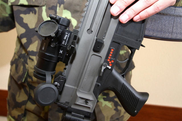 Zbraň osazená denním zvětšovacím modulem  DV-Mag3