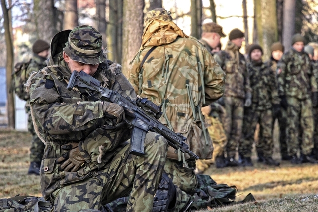 Kontrola materiálu, výstroje a výzbroje