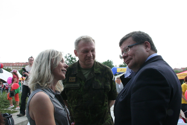 Alexandr Vondra, Vlastimil Picek a Blanka Lišková, projektová manažerka Bambiriády