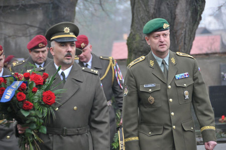 V doprovodu zástupce velitele Posádkového velitelství Praha pplk. Jaromíra Jančury se pietního setkání zúčastnil první zástupce náčelníka GŠ AČR generálmajor Miroslav Žižka