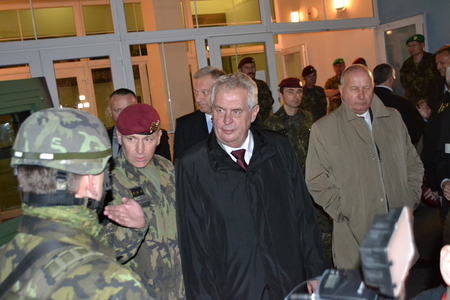 Prezident Miloš Zeman navštívil vojáky 4. brigády rychlého nasazení v Žatci