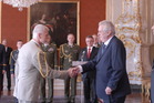 Prezident Miloš Zeman poděkoval generálu Pavlovi za jeho dosavadní práci v čele Armády ČR