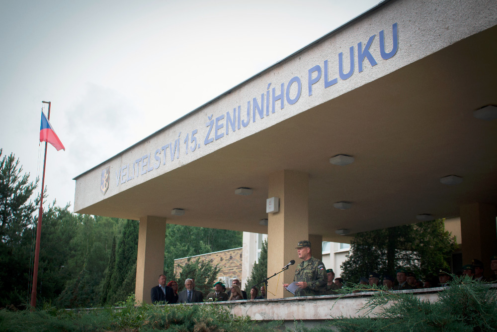 Vojáky do Bechyně přijel pozdravit i náčelník GŠ AČR armádní generál Josef Bečvář