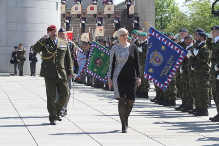 Czech soldiers and public pay homage to WW II fallen heroes