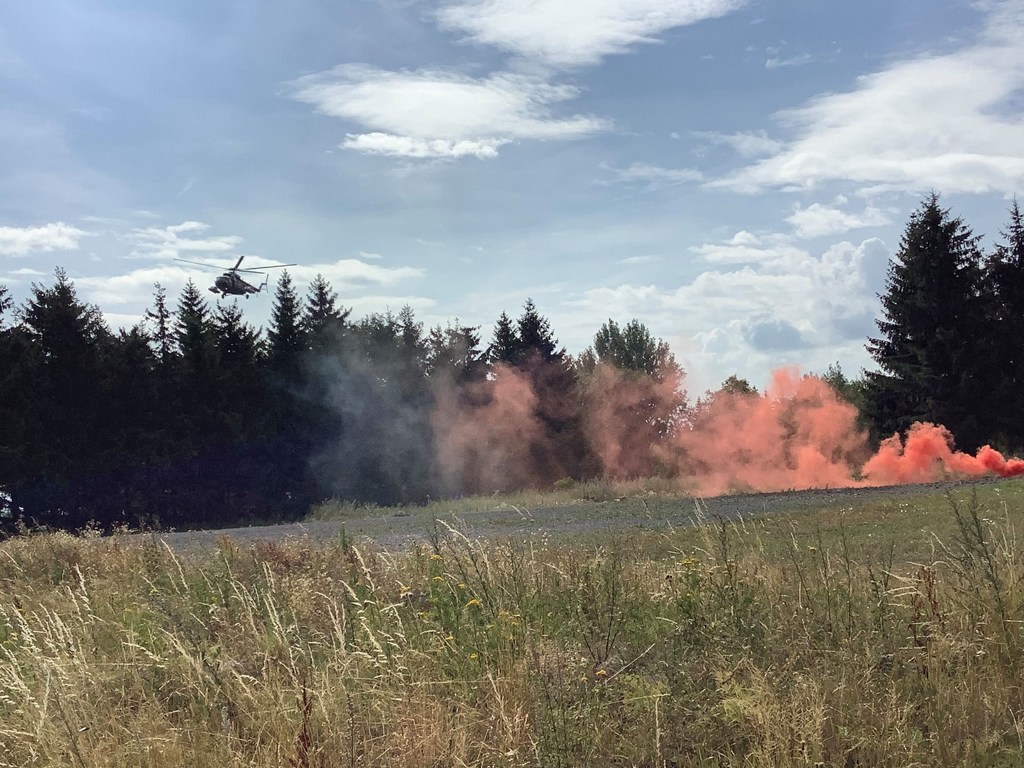 Určení místa přistání pro vrtulník pomocí dýmovnice