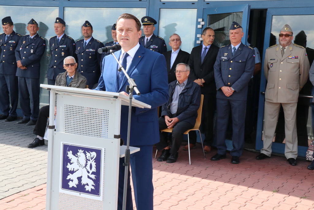 Náměstek pro řízení sekce vyzbrojování a akvizic MO Lubor Koudelka  při projevu ke slavnostnímu ukončení letounu Jak-40