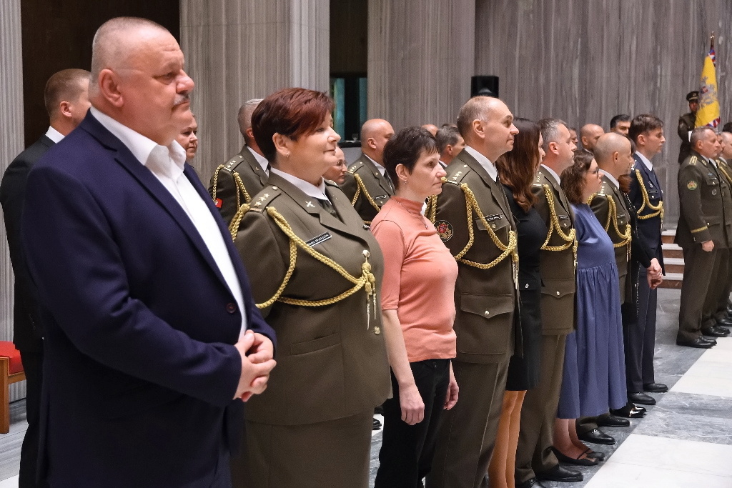 Generálporučík Karel Řehka jmenoval 8 nových plukovníků a 4 plukovnice