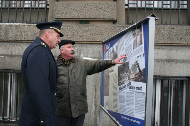 Jaroslav Pajer provází generála Vlastimila Picka celou expozicí