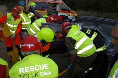 Chemici cvičili spolu s hasiči a záchranáři