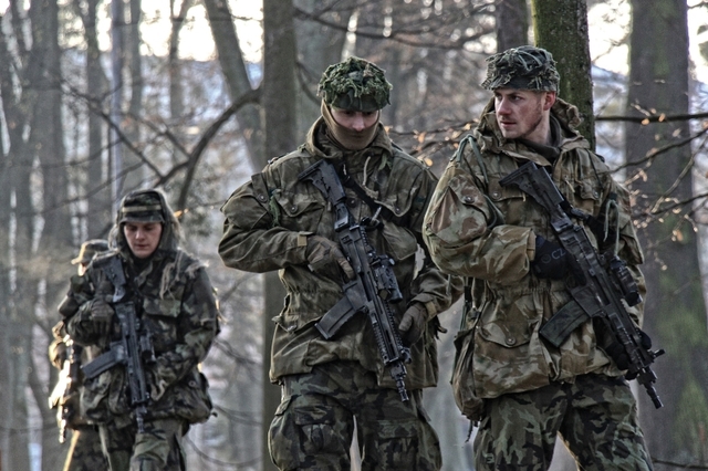  Průzkumný tým demonstruje činnost při přesunu