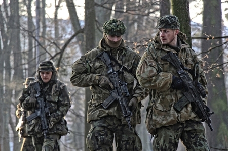  Průzkumný tým demonstruje činnost při přesunu