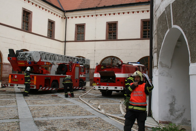  Příjezd hasičských jednotek