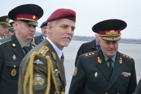 Na české vojáky na Ukrajině nezapomínají