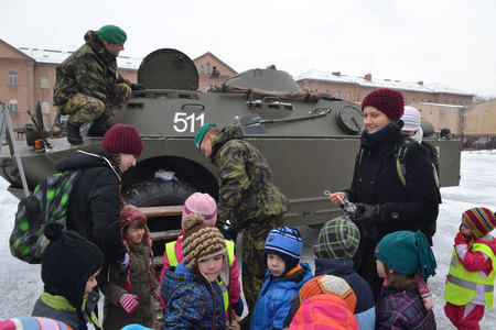 Děti obsadily kasárna v Liberci