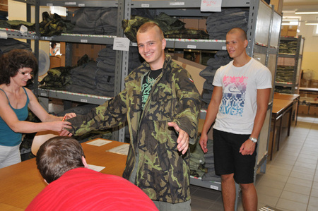 Noví studenti Univerzity obrany nastoupili na základní výcvik do Vyškova