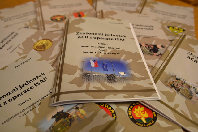 V Domě Armády v Praze byla představena publikace „Zkušenosti jednotek AČR z operace ISAF“