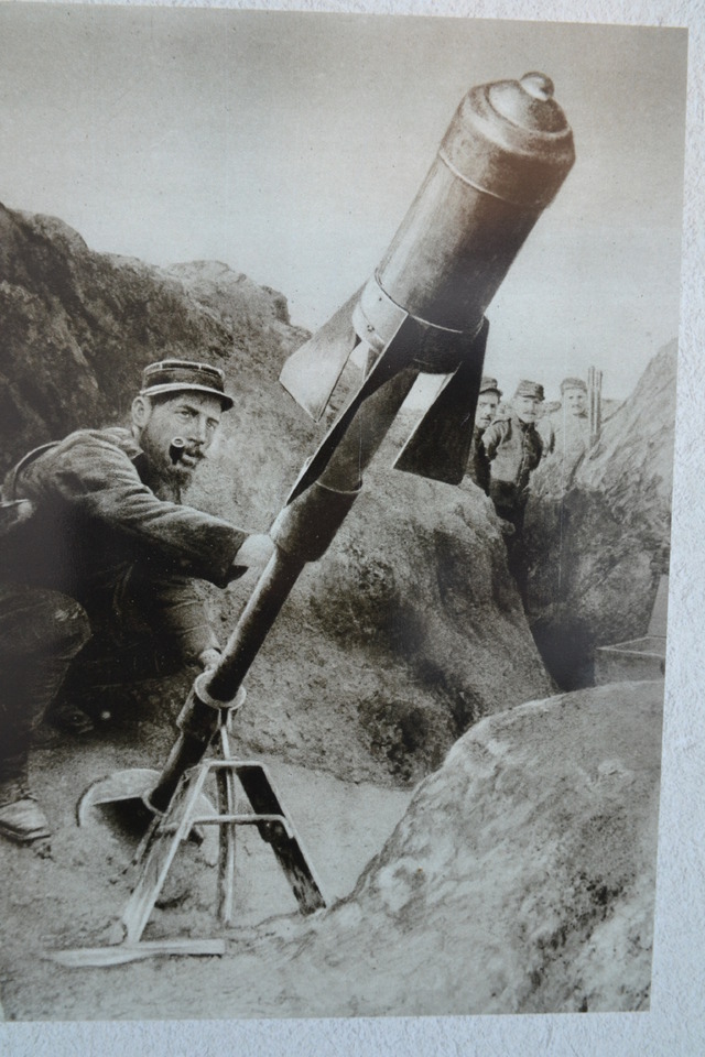 Mechanický vrhač granátů ve francouzských zákopech