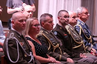 Slavnostního ceremoniálu se ve Slavnostní síni Národního památníku na pražském Vítkově zúčastnili zástupci velení české armády a další významní hosté