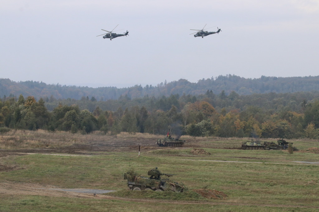 V rámci ukázky byla využita i letecká podpora bitevních vrtulníků Mi-24