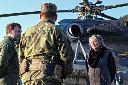 Cvičící na heliportu navštívila starostka města Karolinka Marie Chovanečková