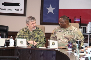 Z oficiální cesty náčelníka Generálního štábu AČR generála Aleše Opaty po americkém Texasu, kde se setkal se zástupci Texaské a Nebraské národní gardy
