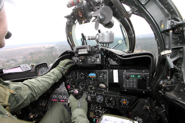  Pohled do kabiny vrtulníku Mi-24