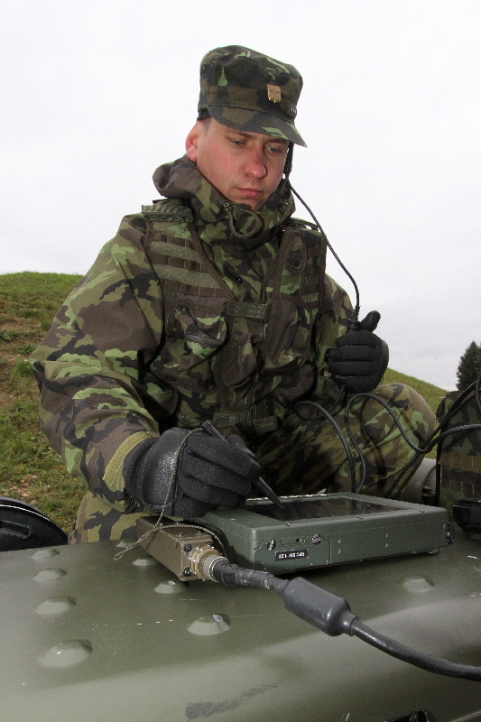 Starší operátor protiletadlového raketového kompletu RBS-70