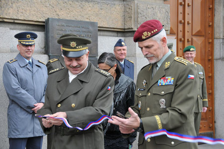 Náčelník generálního štábu otevřel výstavu o spojařích, 