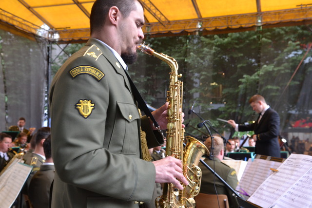 Nadpraporčík Vladimír Pašek a v jeho podání melodie „Tenkrát na západě“