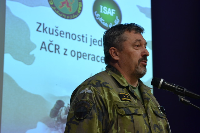 Novou publikaci představil zástupce NGŠ AČR – ředitel Společného operačního centra MO generálmajor Aleš Opata