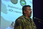 Novou publikaci představil zástupce NGŠ AČR – ředitel Společného operačního centra MO generálmajor Aleš Opata