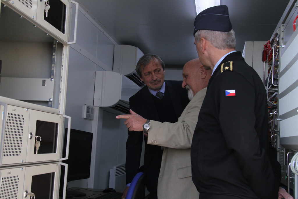 A representative from ELDIS demonstrating the radar systems to Minister Stropnicky
