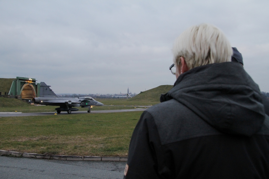 Minister Slechtova observing the situation after the take-off emergency signal for the SAAB 39 Gripen was sounded