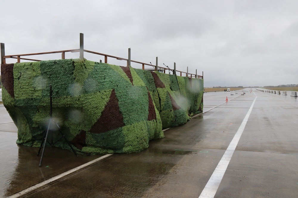 Logistici vybudovali i kopii hlavní tribuny na slavnostní Přehlídce 2018