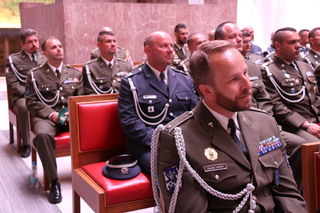 Slavnostnímu aktu byli přítomni i vrchní praporčíci z jednotlivých útvarů Armády ČR
