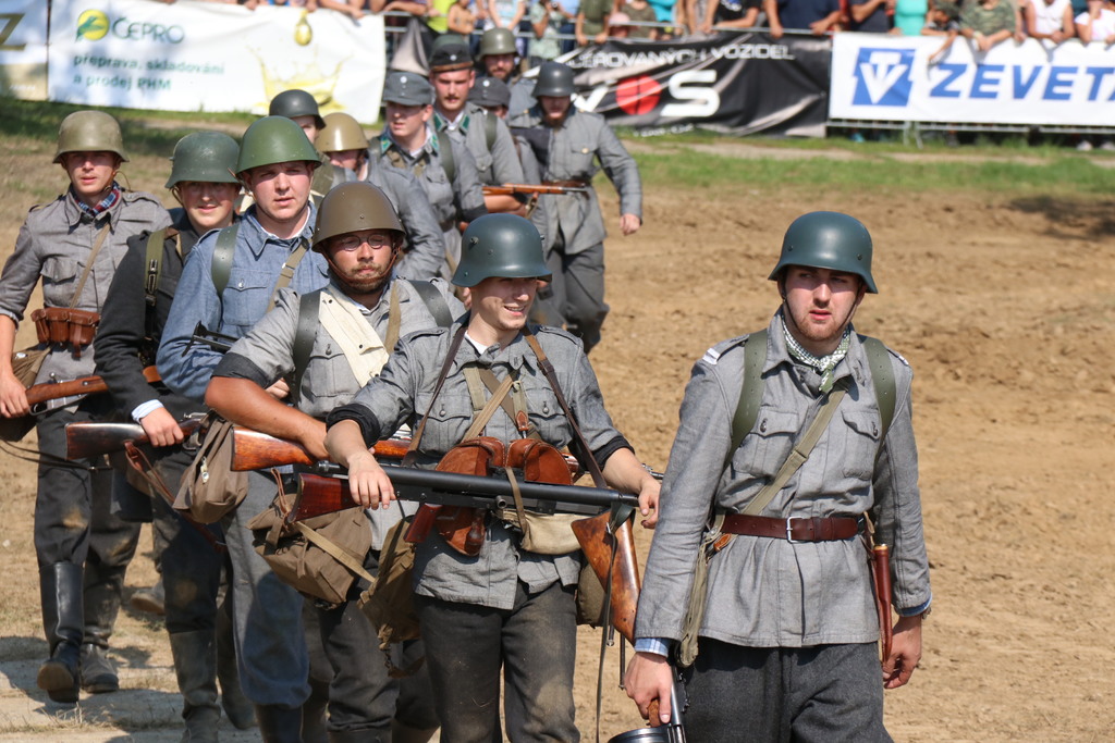 Bitvu německých a finských jednotek předvedli členové Klubů vojenské historie Gardekorps a Patria