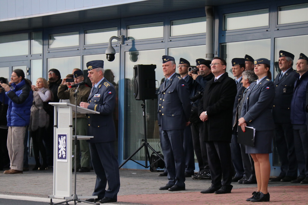 Velitel Vzdušných sil AČR generálmajor Petr Hromek ocenil význam letounu CASA pro českou armádu