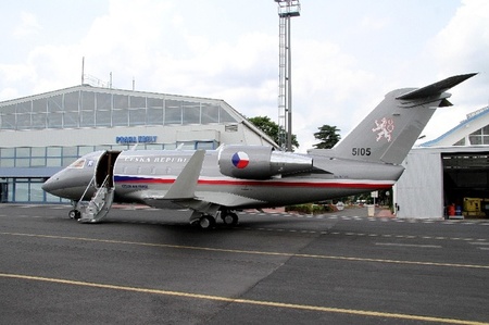 Staronový Challenger se vrátil na mateřskou leteckou základnu