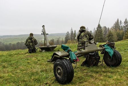  Nepřátelské jednotky mají k dispozici i minomety