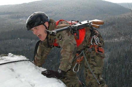 Vojenské lezení a rozhodování ve stresu na armádním víceboji 