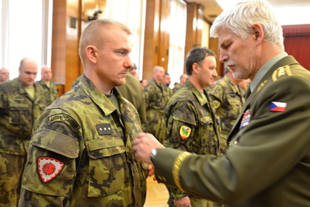 Armádní generál Petr Pavel ocenil příslušníky Aktivní zálohy