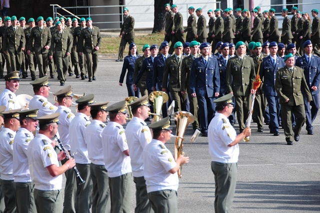 Závěrečný slavnostní pochod jednotek UO