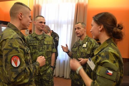 Čeští vojenští psychologové se školili, jak poskytovat odbornou pomoc vojákům NATO